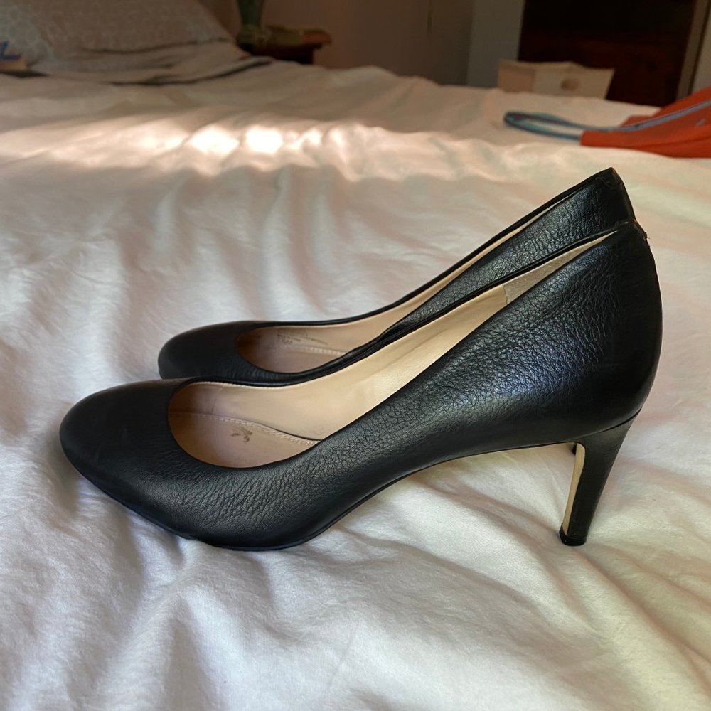 Banana Republic black 2.5 inch heel pumps size 7.5